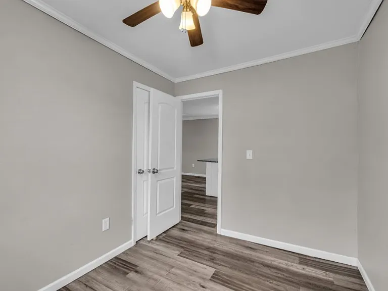 1031 Wilcox Dr — Photo 9