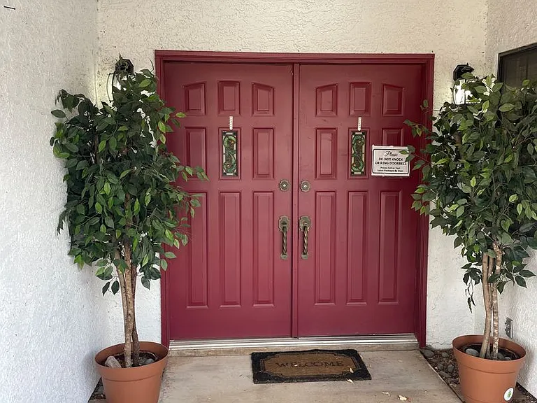 2046 Piccadilly Ln — Photo 3