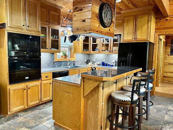 3rd image of 286 Lake Village Dr