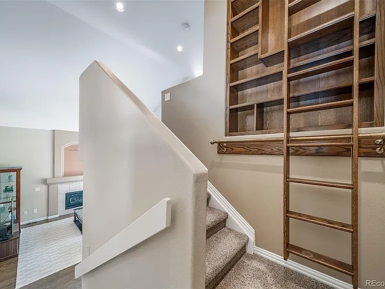 1011 S Valentia St #81 — Photo 22