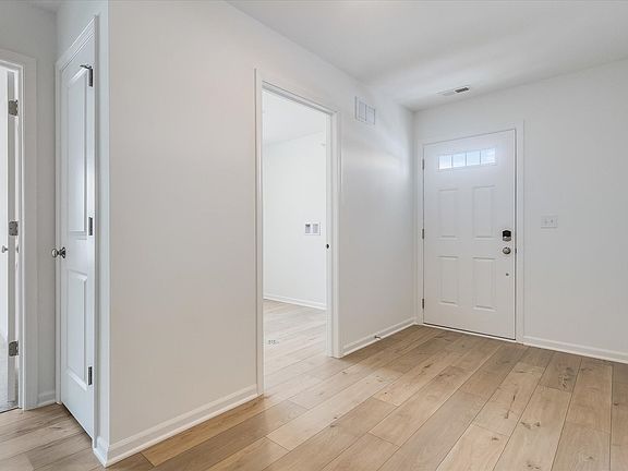 5th image of 211 Kingsport Dr