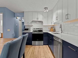 6 Castleglen Rd NE, Calgary, AB T3J1S4