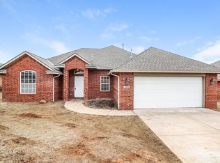 2004 NE 32nd St, Moore, OK 73160