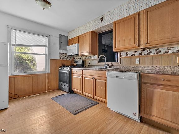 5th image of 4573 W 145th St