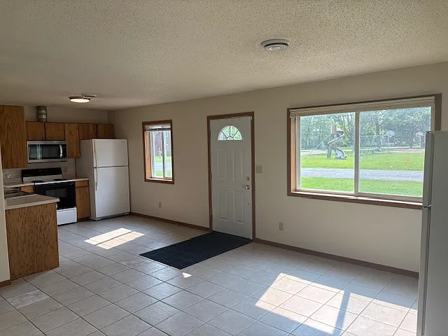 4 bed, 2.5 bath, 1400 sqft, $1,660 — Photo 4