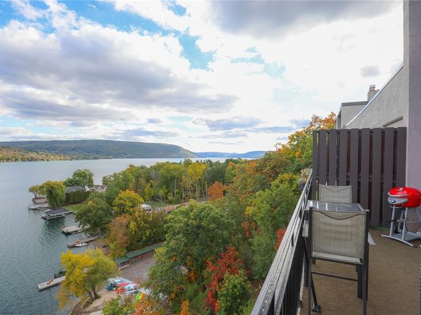 11 Cliffside Dr, Canandaigua, NY 14424