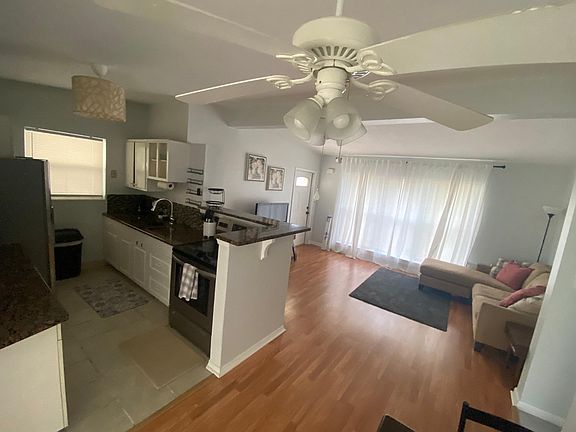 4th image of 2512 Warne St