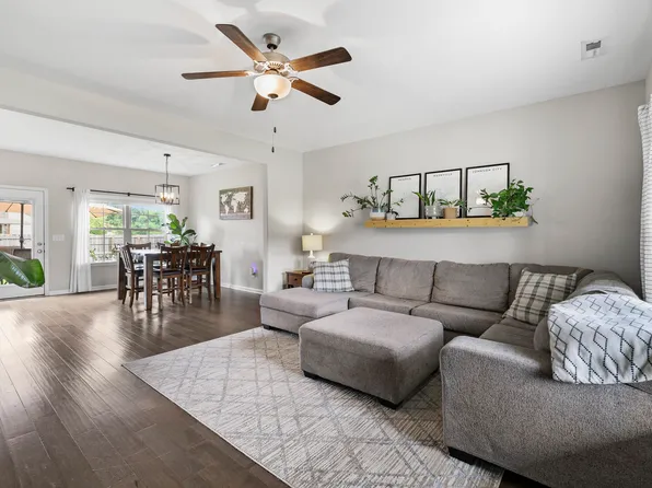 525 Ruby Oaks Ln, Murfreesboro, TN 37128