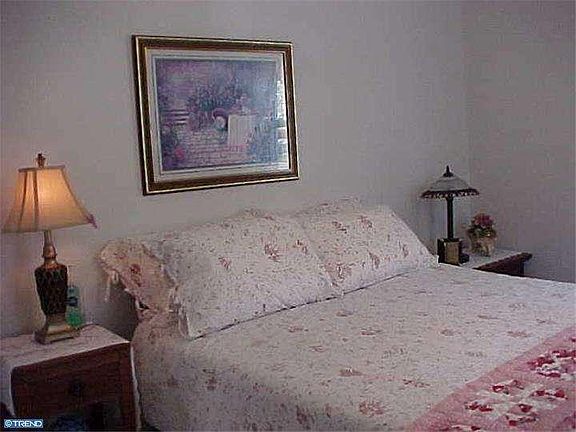 4th image of 414 Camelot Dr