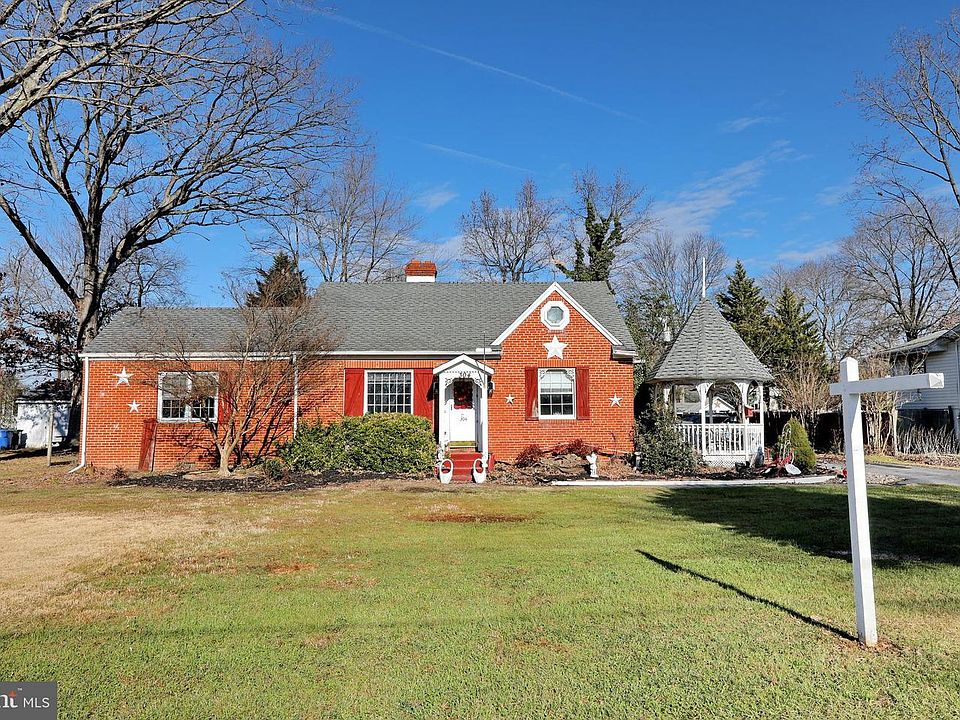 1st image of 304 Forest Ln