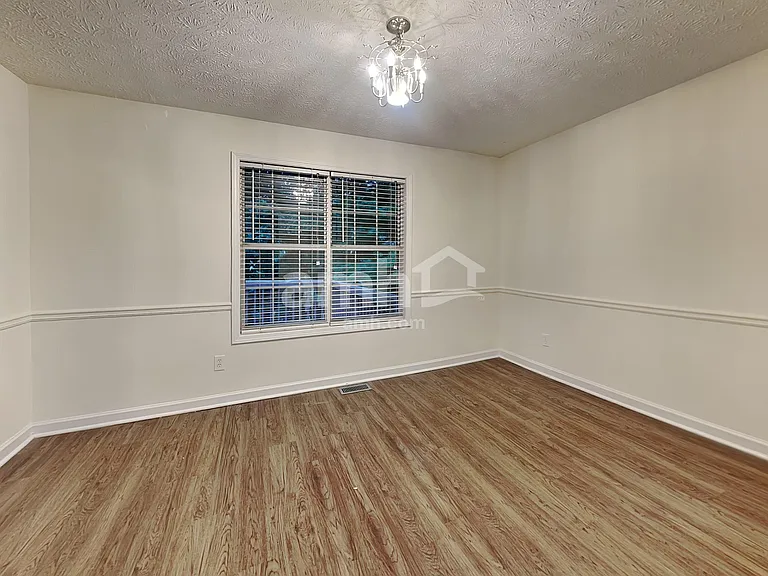 817 Hillary Ct — Photo 7