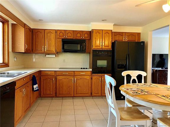 3rd image of 501 Evergreen Dr