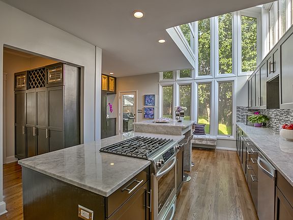 4th image of 3000 Oak St