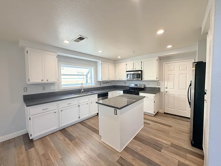 15096 Fox Ridge Dr — Photo 5