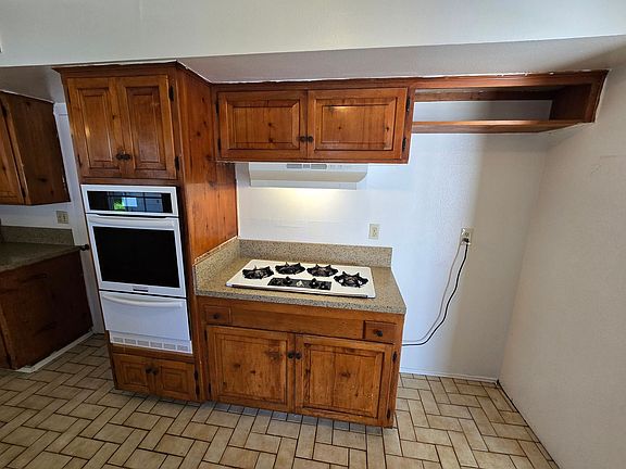4th image of 6805 Beloit Ave
