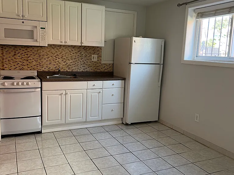 618 Geranium St NW #1 — Photo 6