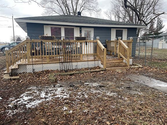 2nd image of 901 Oak Ave