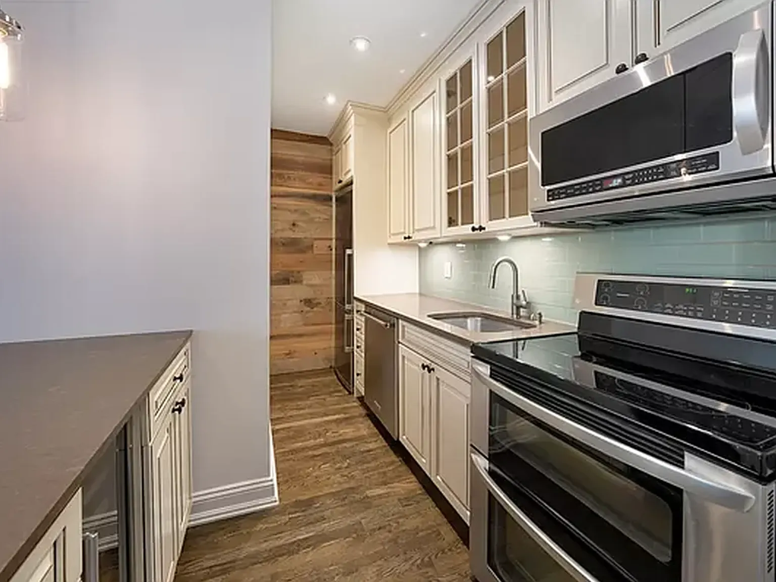 235 West 16th Street — Photo 3