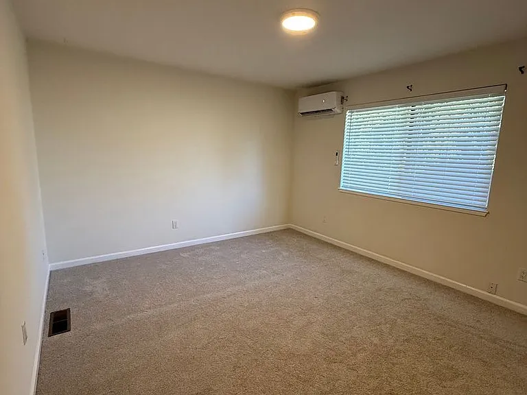 422 Occidental Cir — Photo 16