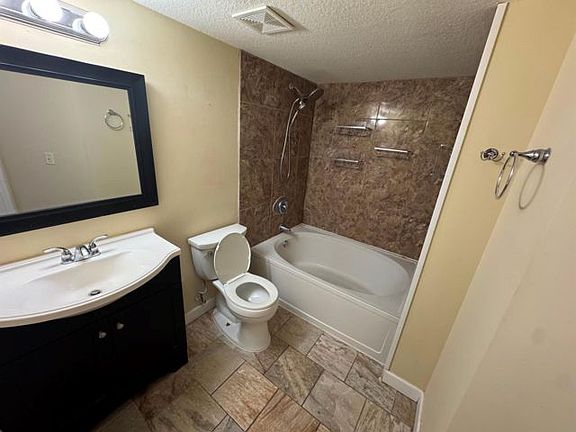 4th image of 201 Villa Cir
