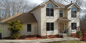 1st image of 905 Thornberry Ln