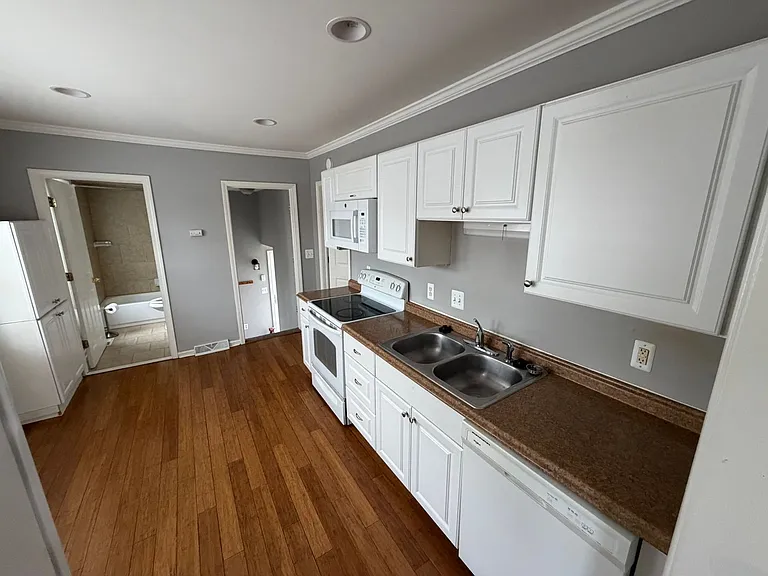 339 E Maplehurst St — Photo 9