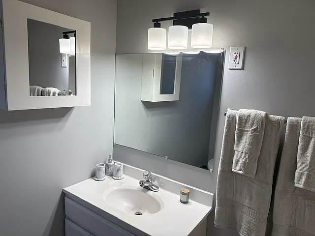 1126 Breezewood Ct — Photo 11