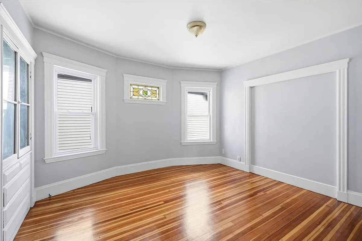 3 bed, 1100 sqft, $3,000 — Photo 2