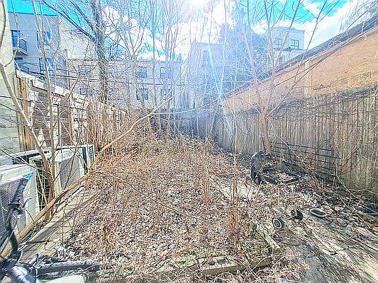 5th image of 492 Marion St #1