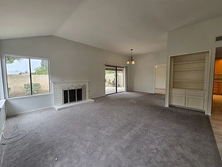 2960 Hyde Park Cir — Photo 5