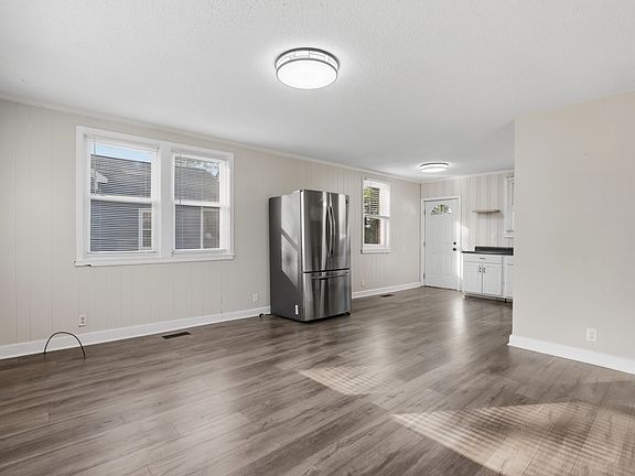 5th image of 611 Forest Knolls Rd