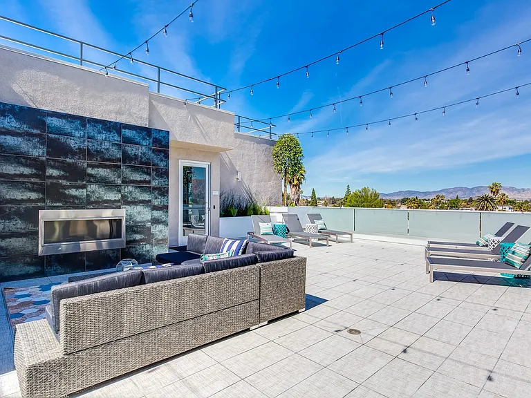 NOHO 55 Luxury Living — Photo 30
