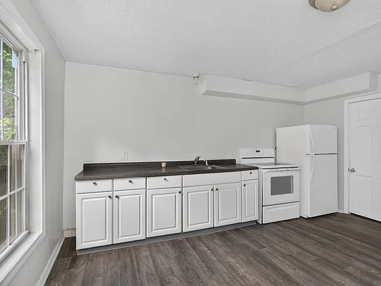85 Vernon Ave #1 — Photo 6