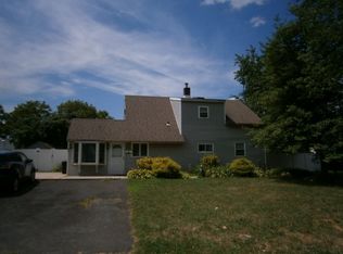 42 Northturn Ln, Levittown, PA 19054