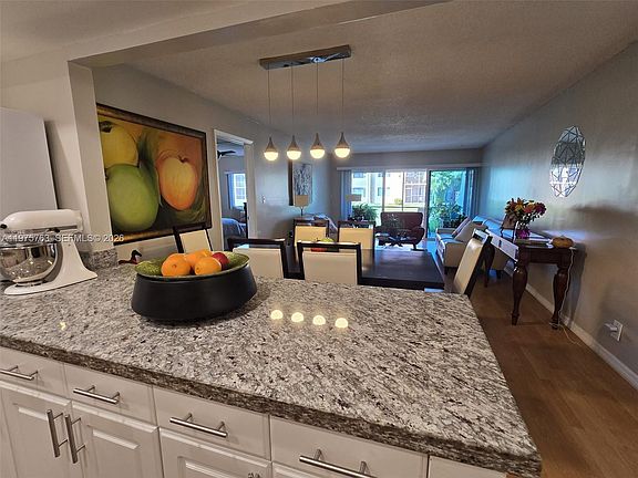 4th image of 140 Lakeview Dr APT 111