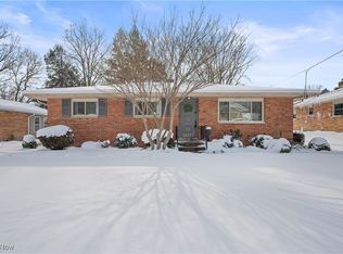 22377 Rivergate Dr, Rocky River, OH 44116