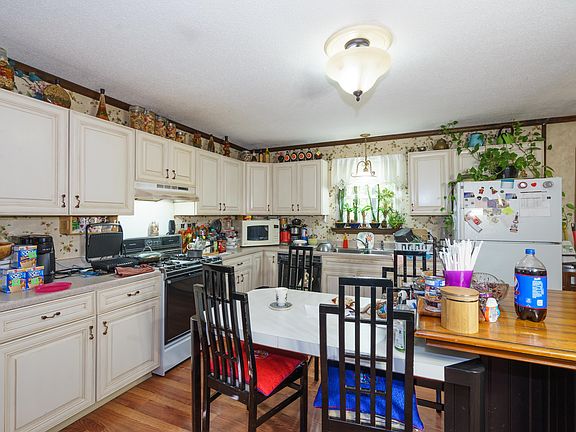 4th image of 413 Paragon Dr