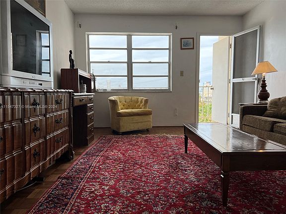 4th image of 730 Pennsylvania Ave APT 706