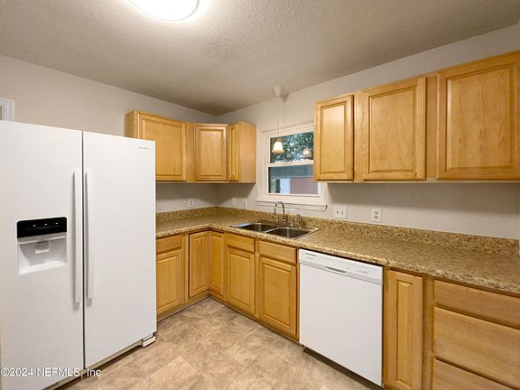 2nd image of 3814 COLEBROOKE Drive