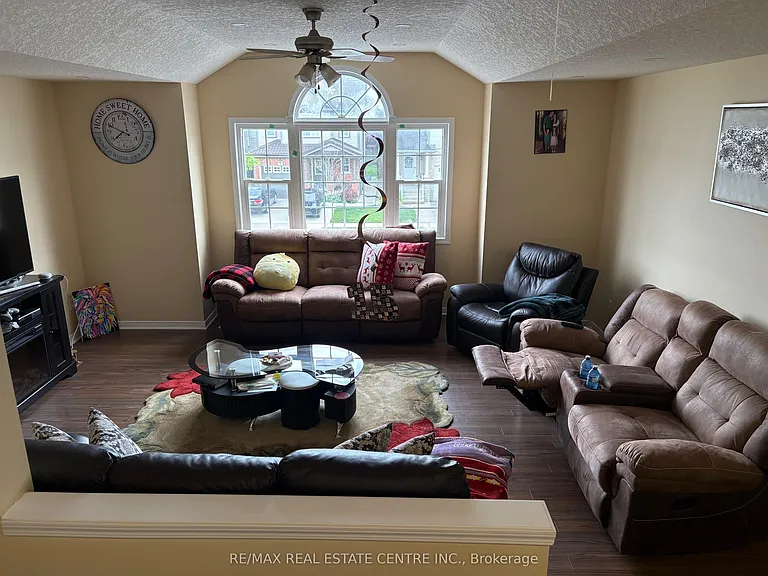 2 Sophia Cres — Photo 15