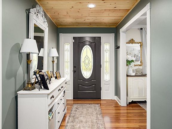 3rd image of 90 Virginia Way