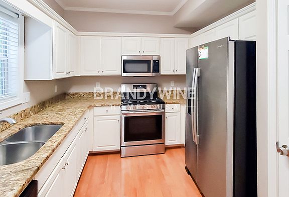 5th image of 102 Clarin Way