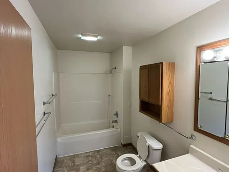 891 Parkview Dr — Photo 6