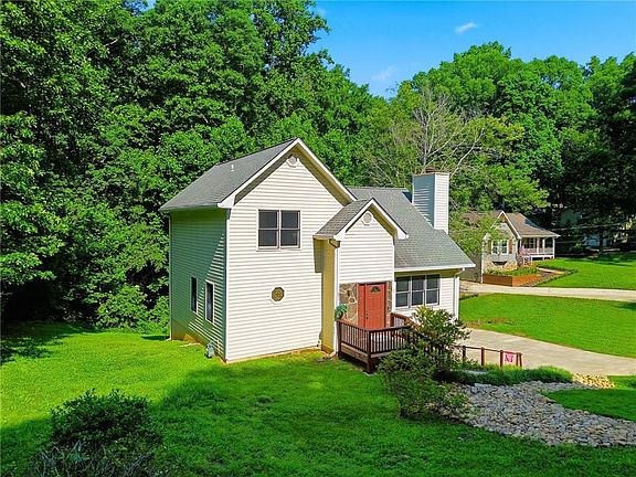2nd image of 190 Lori Ln