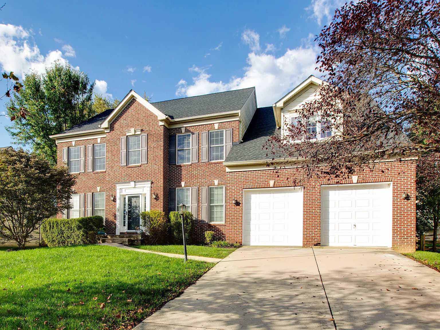 5 bed, 3.5 bath, 3980 sqft, $4,500 — Photo 2