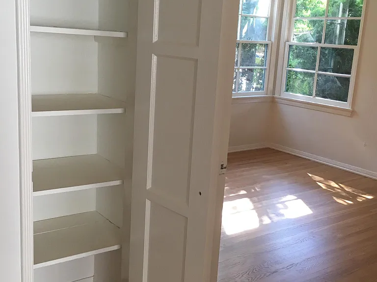 2340 Ashland Ave — Photo 4