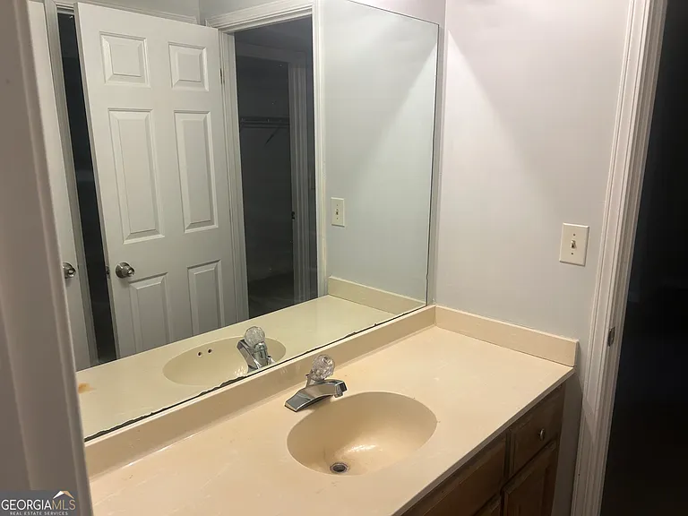5035 Highland Hills Pkwy — Photo 29