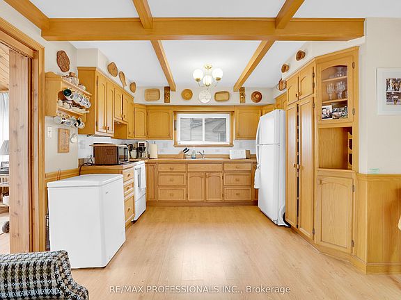 4th image of 1079 Spooners Rd
