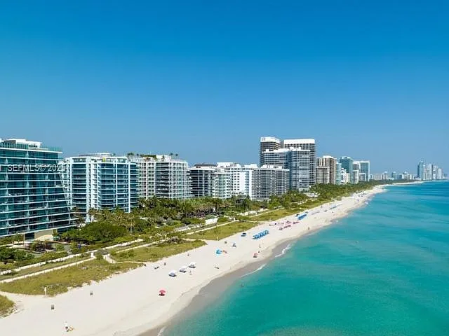 8877 Collins Ave — Photo 11