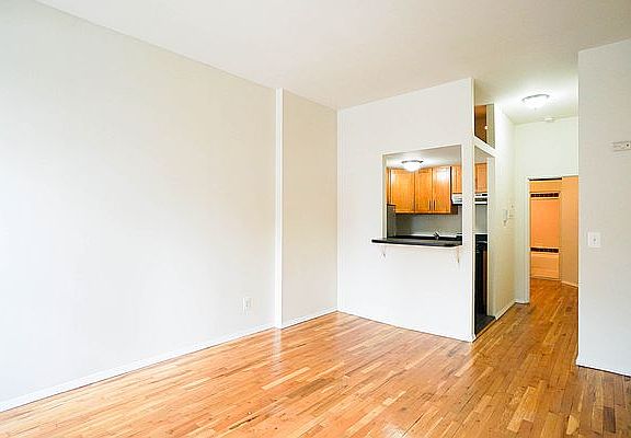 3rd image of 307 E 94th St APT 4B